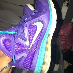 lebron hornet size 4.5Y